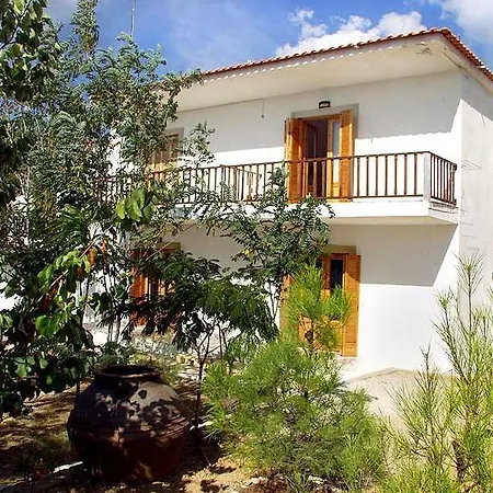 Thanasis يميناريا